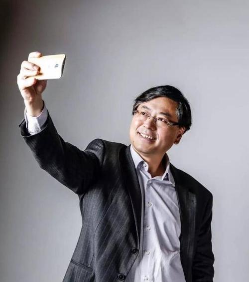 联想CEO杨元庆解答联想为什么要坚持做手机 第1张 联想CEO杨元庆解答联想为什么要坚持做手机 第1张