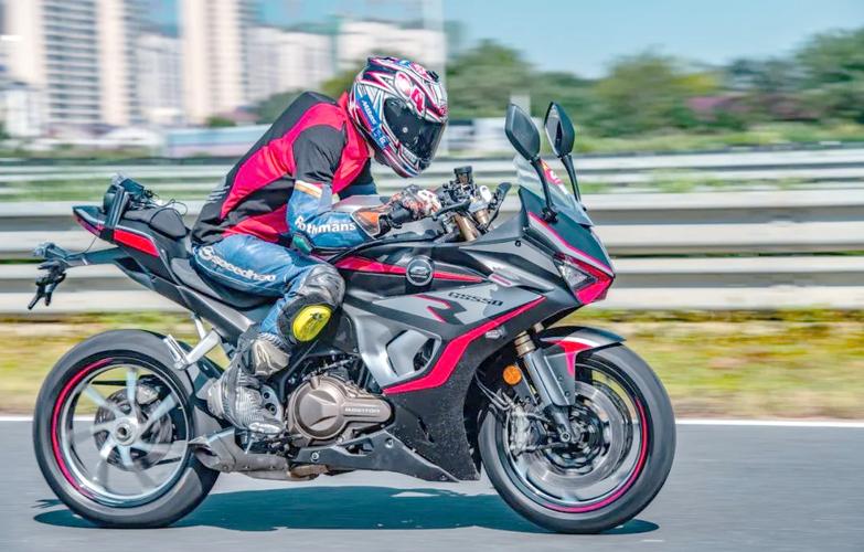 QJMOTOR赛550跑车正式上市 售价35999元 第2张 QJMOTOR赛550跑车正式上市 售价35999元 第2张