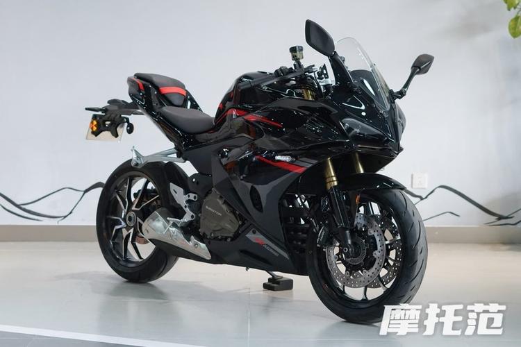 QJMOTOR闪300S&逸550上市 售23999元起 第2张 QJMOTOR闪300S&逸550上市 售23999元起 第2张