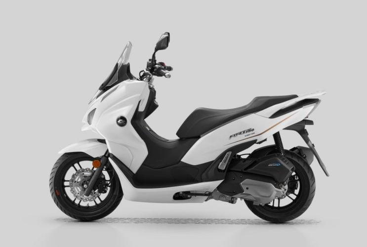 QJMOTOR鸿150正式上市 售价16999元起 第2张 QJMOTOR鸿150正式上市 售价16999元起 第2张