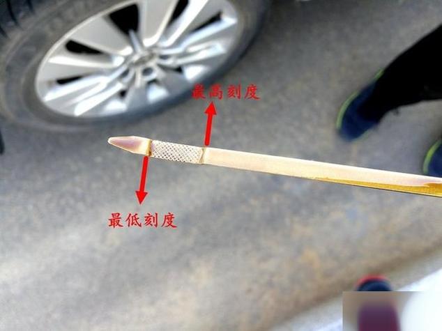 车停一夜后测机油准吗，机油在机油尺什么刻度最合适  第2张