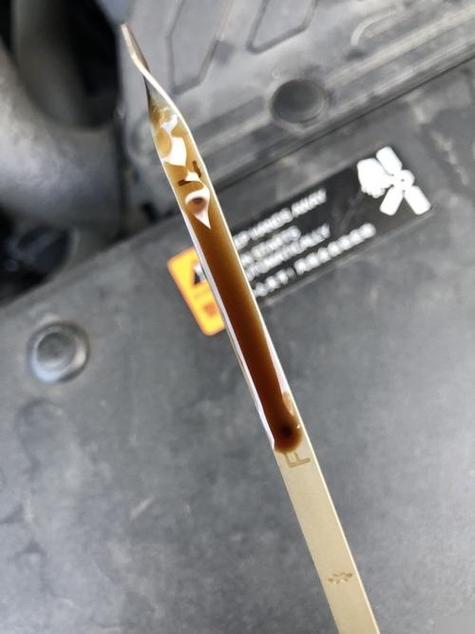 刚换的机油就黑了，机油黑了就必须换吗  第2张