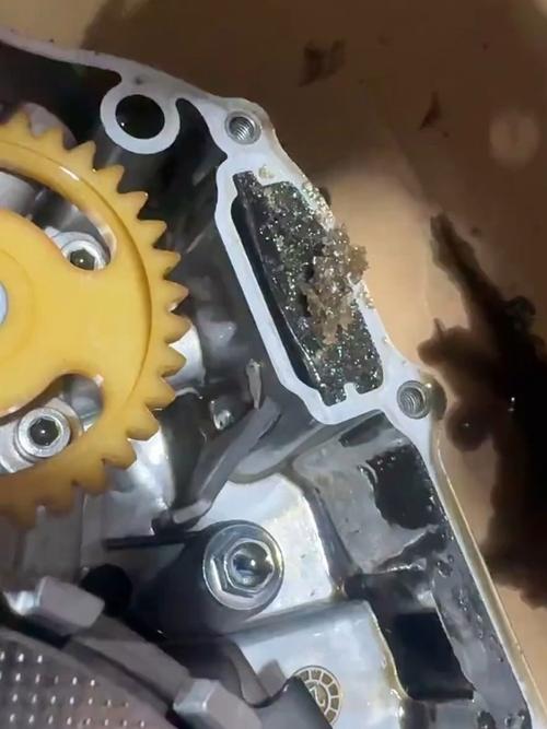 机油里加一勺白糖？破坏发动机最绝的方法竟然是  第1张