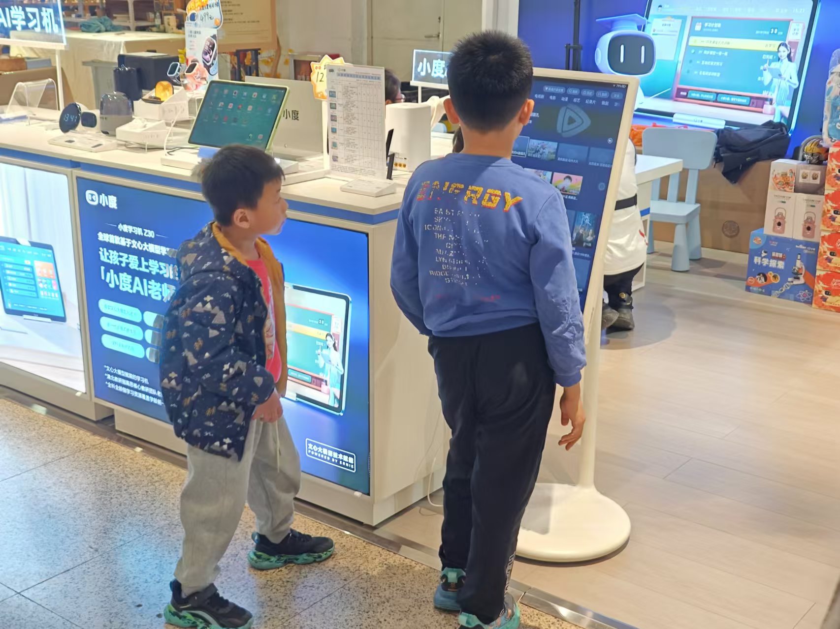 我去广州新华书店走了一圈，发现这里正被AI教育硬件包围  第11张