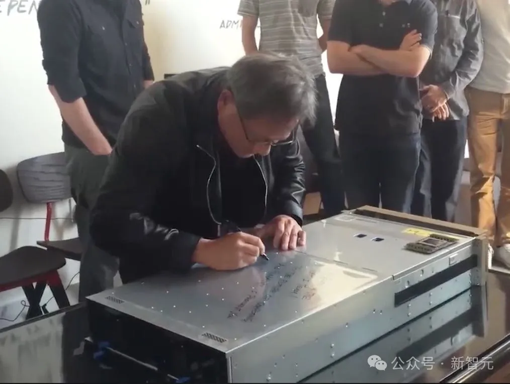 8年后再次见证历史！世界首台DGX H200，老黄亲自交付给奥特曼  第3张