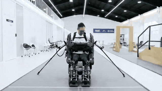 受「钢铁侠」启发，这款 AI 外骨骼能让截瘫患者重新站起来  第3张