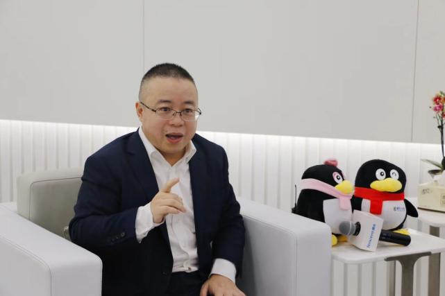张鹏对话 Pika 创始人 Demi：AGI 时代的产品，需要「少年气」和为用户「留白」  第1张