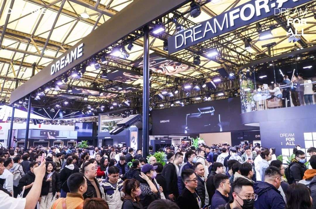 DeepSeek横扫家电圈！暴走三万步，带你看尽AWE最火AI黑科技  第9张