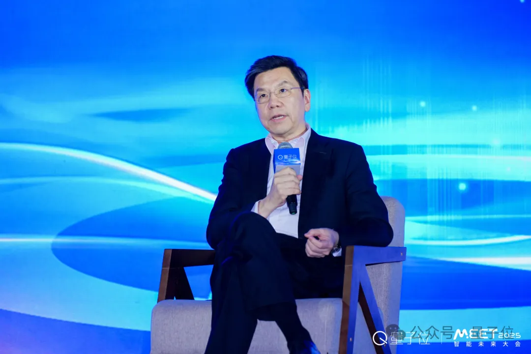李开复周志华纵论AI大模型，商汤徐立倡议「打脸时刻」，万字梳理MEET&#39;25大咖激辩，320万观众同见证  第3张