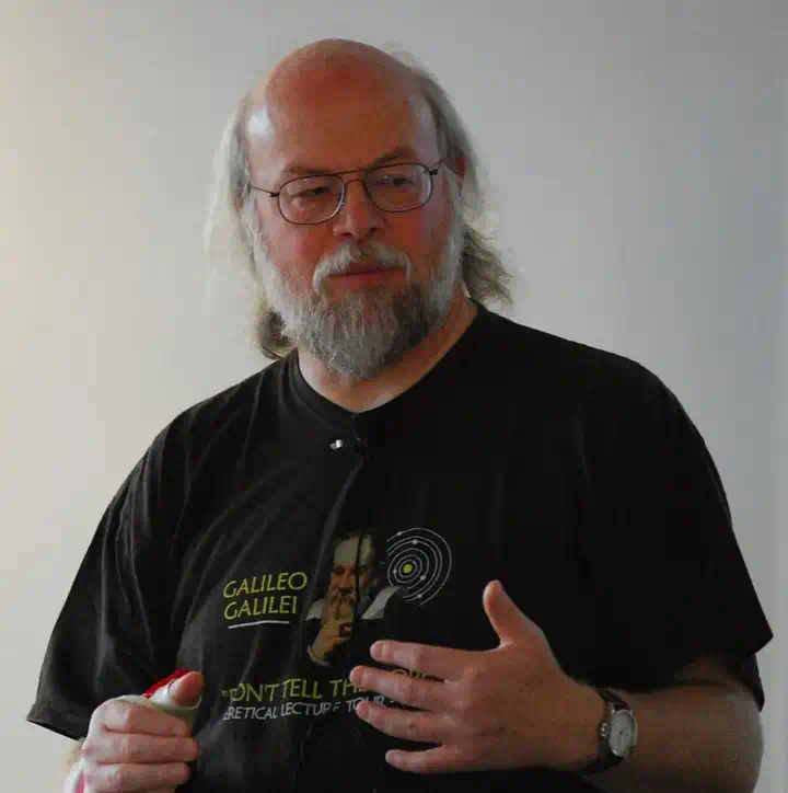 Java 三十周年重磅发声：James Gosling 怒斥 AI 是“一场骗局”，是科技高管“疯狂压榨”程序员的新工具  第1张