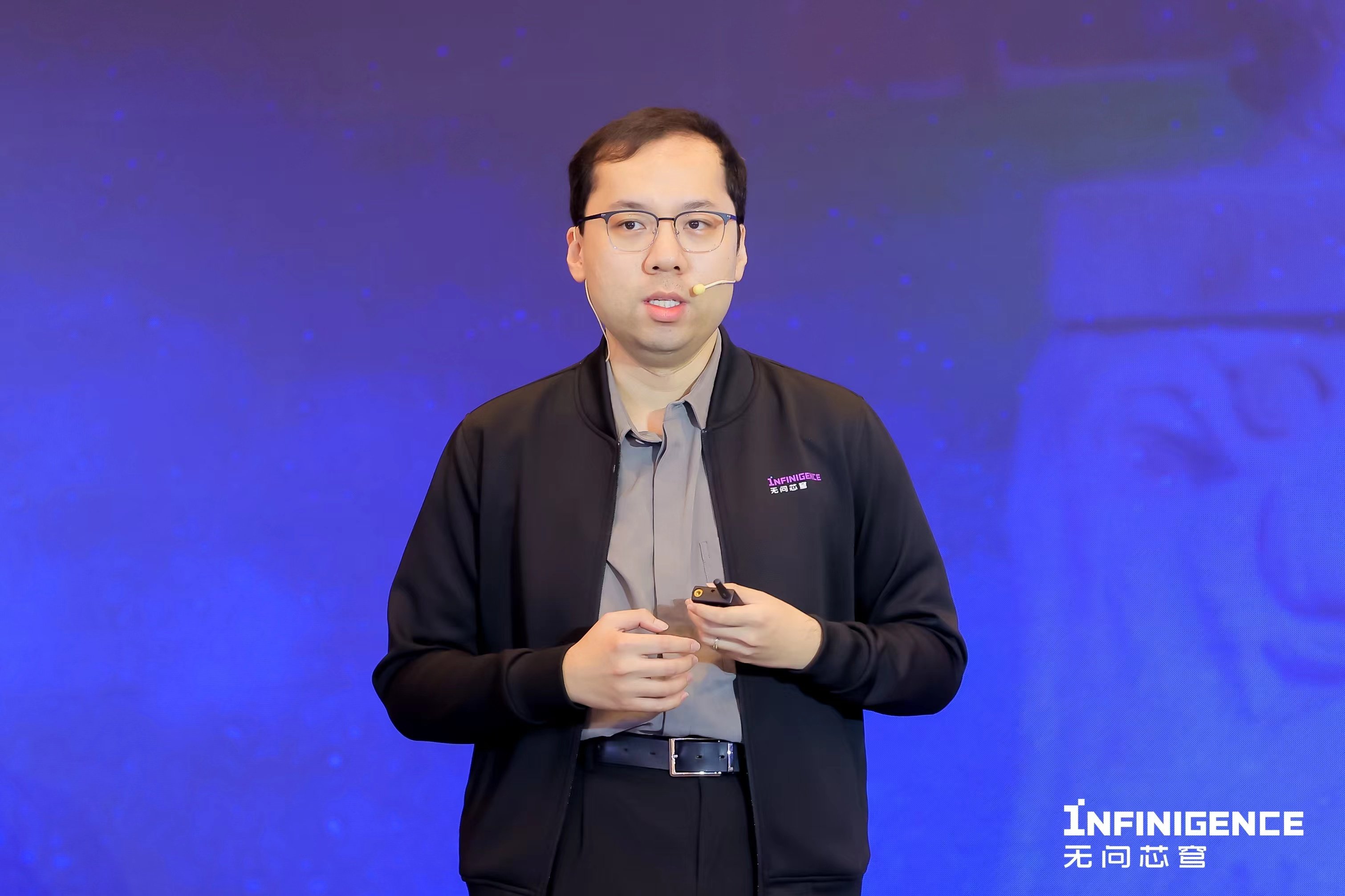 无问芯穹夏立雪：破解算力焦虑，我做了大模型算力领域的“淘宝”丨36氪专访  第2张