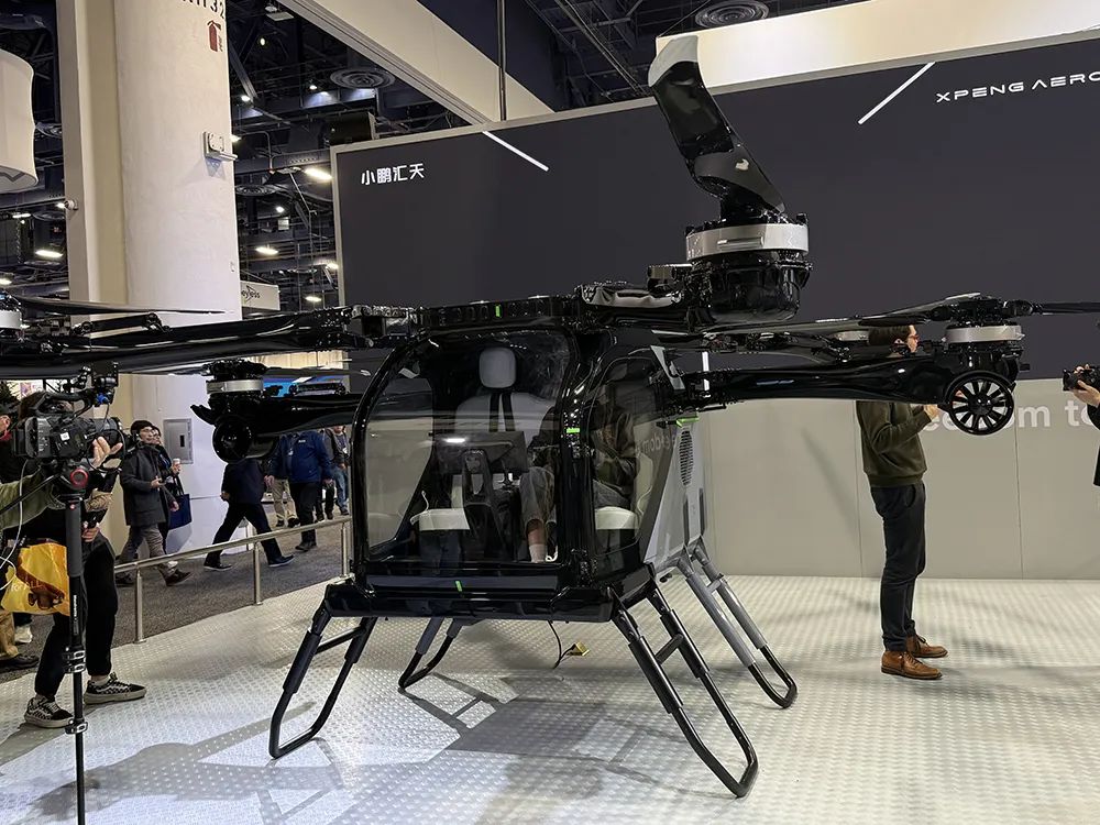 暴走4万步逛遍CES2025：十大方向最火，中企已上牌桌，万物皆可AI  第8张