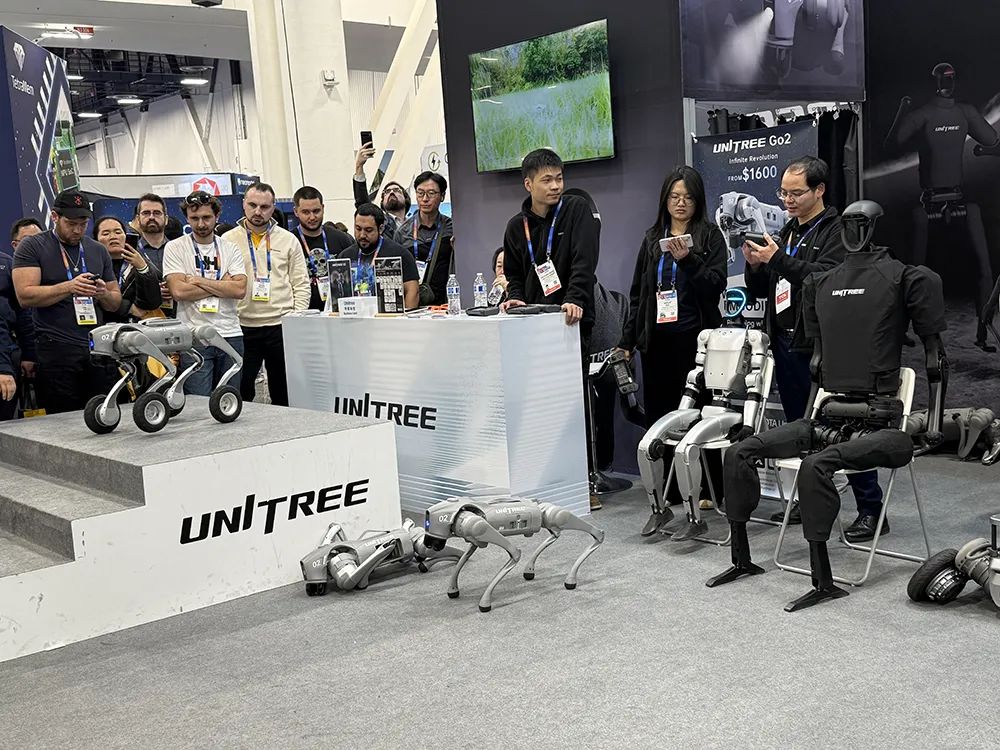 暴走4万步逛遍CES2025：十大方向最火，中企已上牌桌，万物皆可AI  第9张