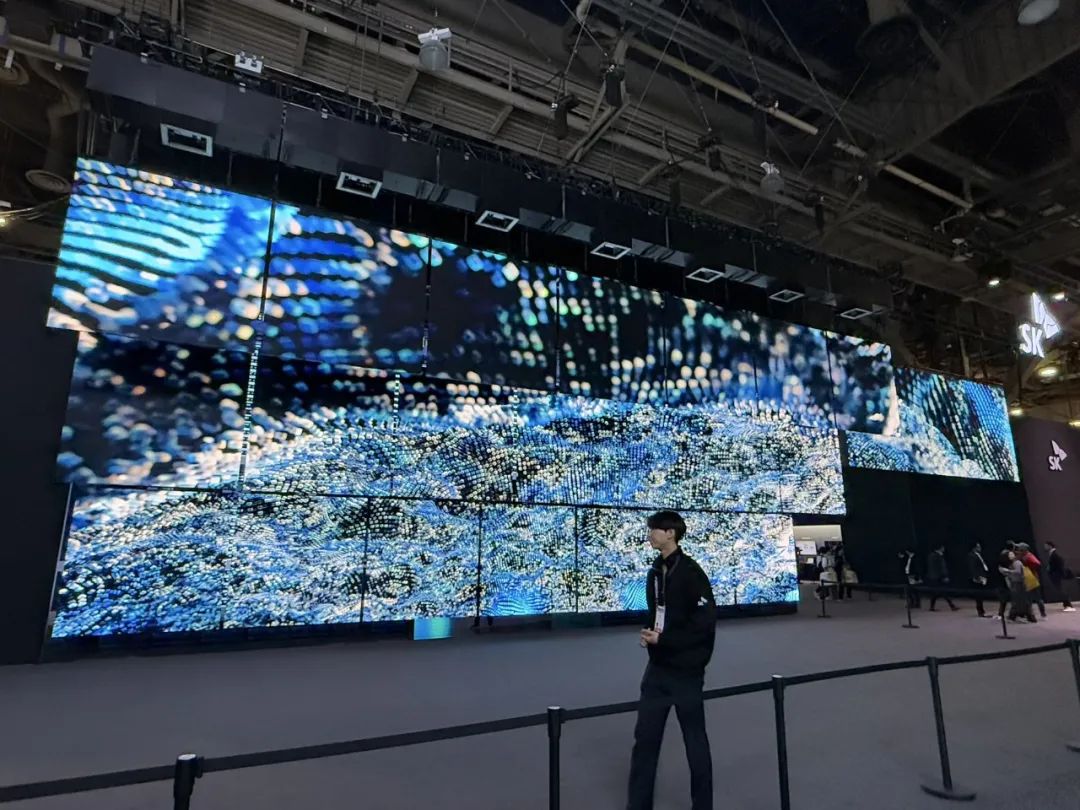 暴走4万步逛遍CES2025：十大方向最火，中企已上牌桌，万物皆可AI  第52张