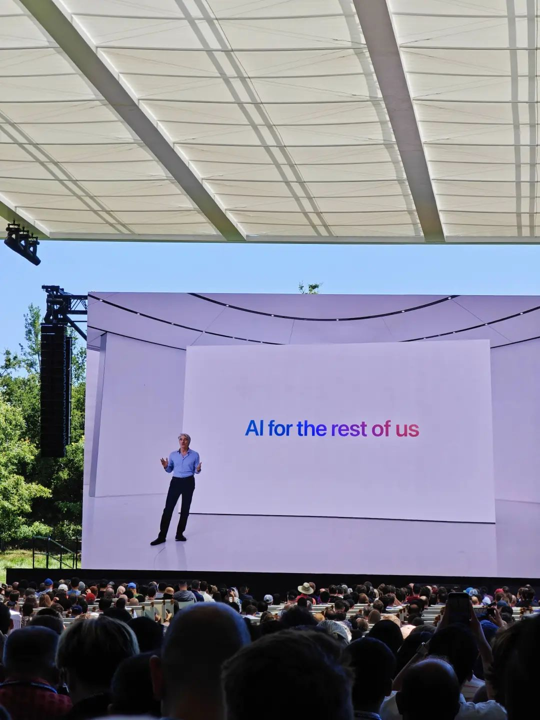 被马斯克炮轰的 Apple 智能，为什么更接近理想的 AI 形态？  第1张