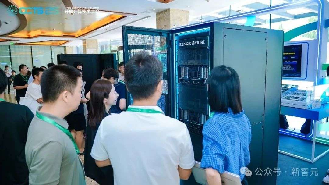 单机狂飙4万亿参数，国产AI「四大天王」首次合体！这台超节点鲨疯了  第1张