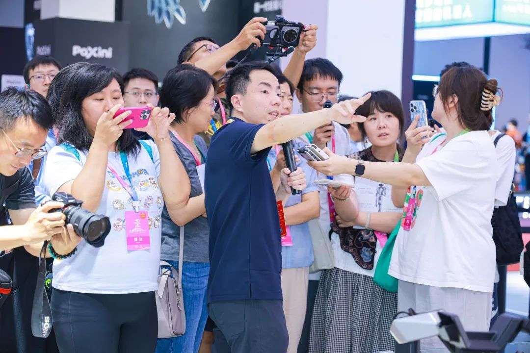 专访星海图赵行：热闹的Demo不等于泛化能力，具身智能胜负仍在数据量  第4张