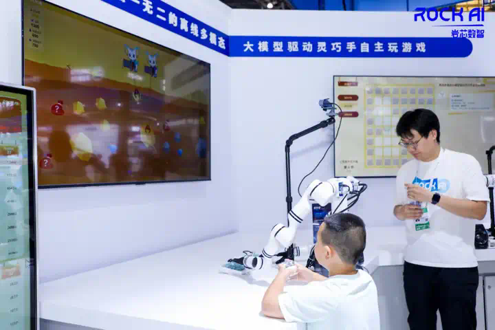 在WAIC现场，全球首个拥有「原生记忆力」的大模型亮相，但不是Transformer  第2张