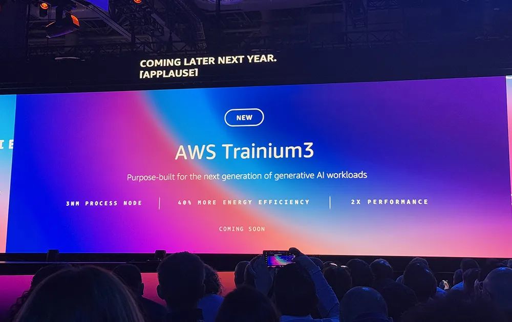 亚马逊年末甩王炸，6款大模型、3nm AI芯片、全球最大AI计算集群，苹果罕见站台  第1张