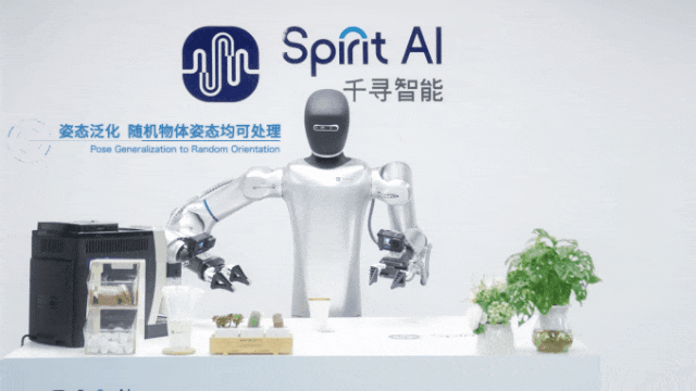 中国首个通用泛化机器人终于来了！清华校友打造中国版Figure 01，连续泛化丝滑处理多任务  第4张