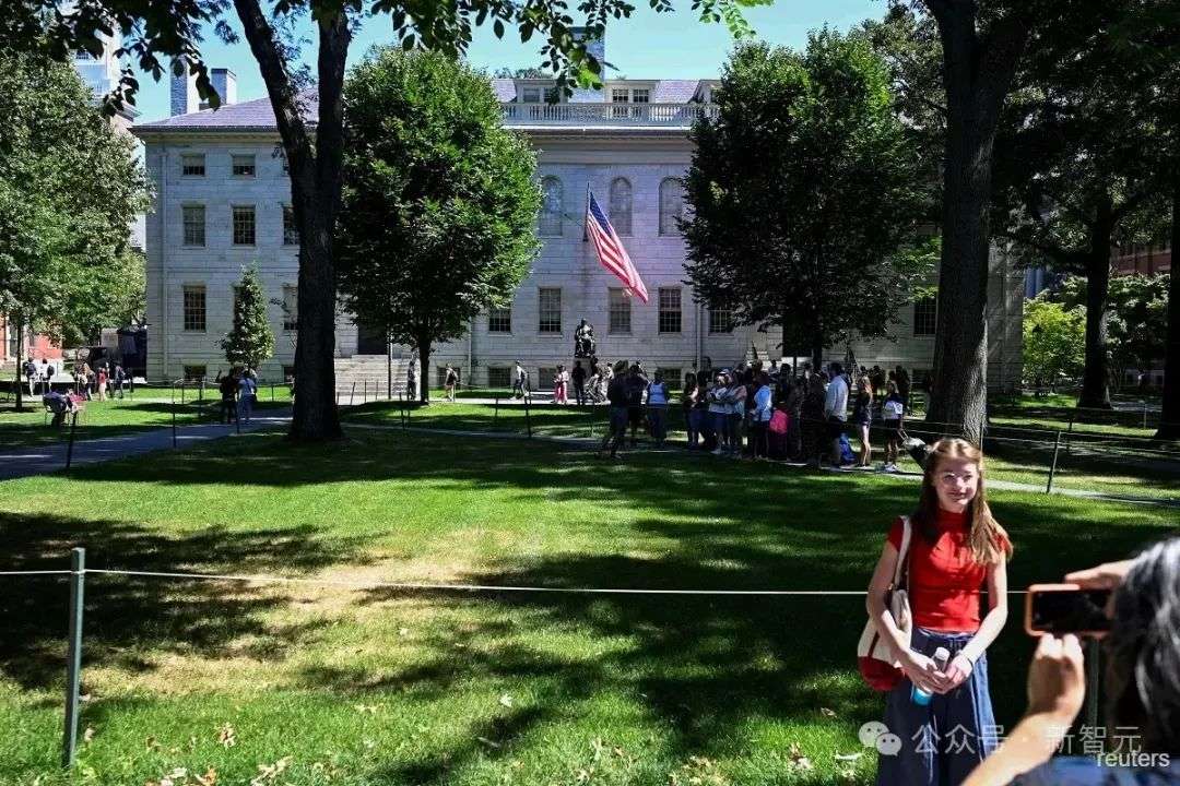 哈佛斯坦福顶尖中国毕业生回流，向DeepSeek疯投简历！美国人才开始逆向归国  第6张