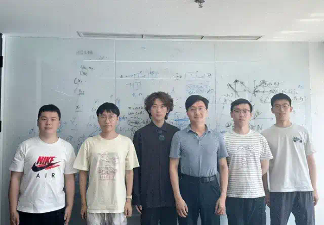 5%参数比肩DeepSeek满血R1！北大“小”模型靠分合蒸馏，打破推理成本下限  第2张