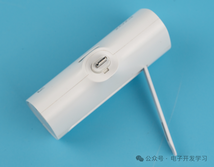 拆解苹果手机专用充电宝  第2张