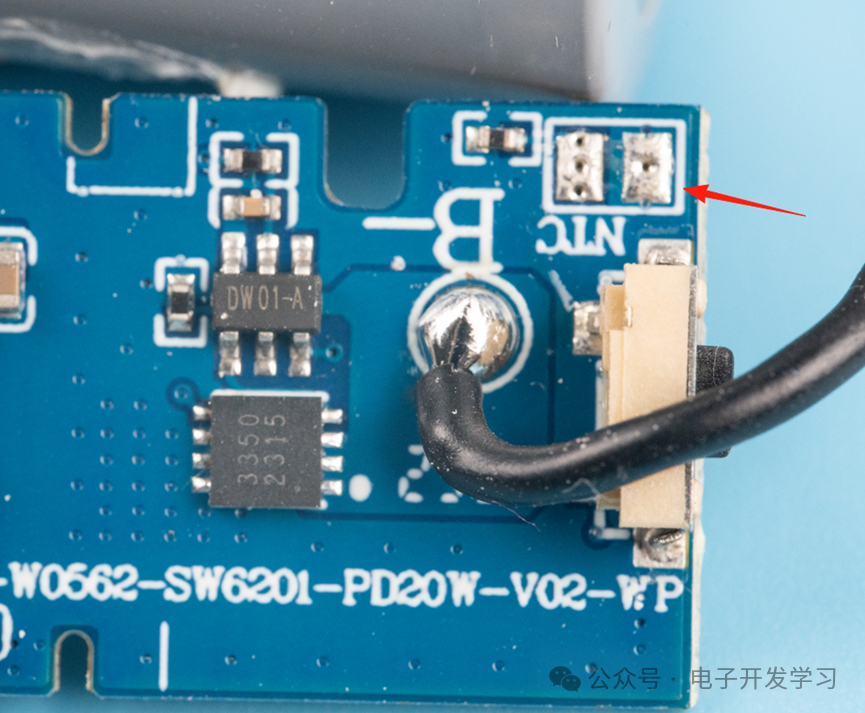 拆解苹果手机专用充电宝  第16张