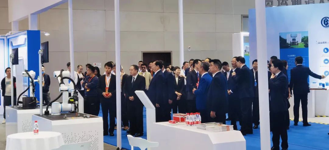 海默机器人参与首届2023东湖论坛先进制造展圆满落幕  第12张