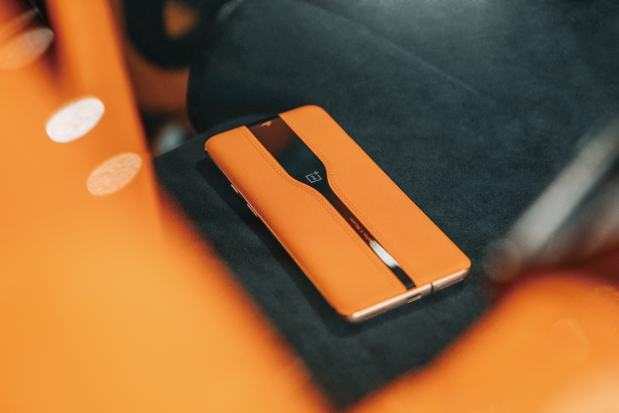 一加首款概念机OnePlus Concept One亮相 采用“潜隐式后摄”设计  第2张