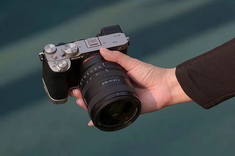 大光圈标准变焦 索尼FE 24-50mm F2.8 G发布  第1张