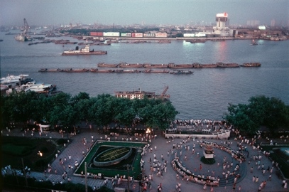 Fotografiska新展｜罗伯特·凡德·休斯特《上海：瞬间与永恒 1990-1993》 ...  第3张